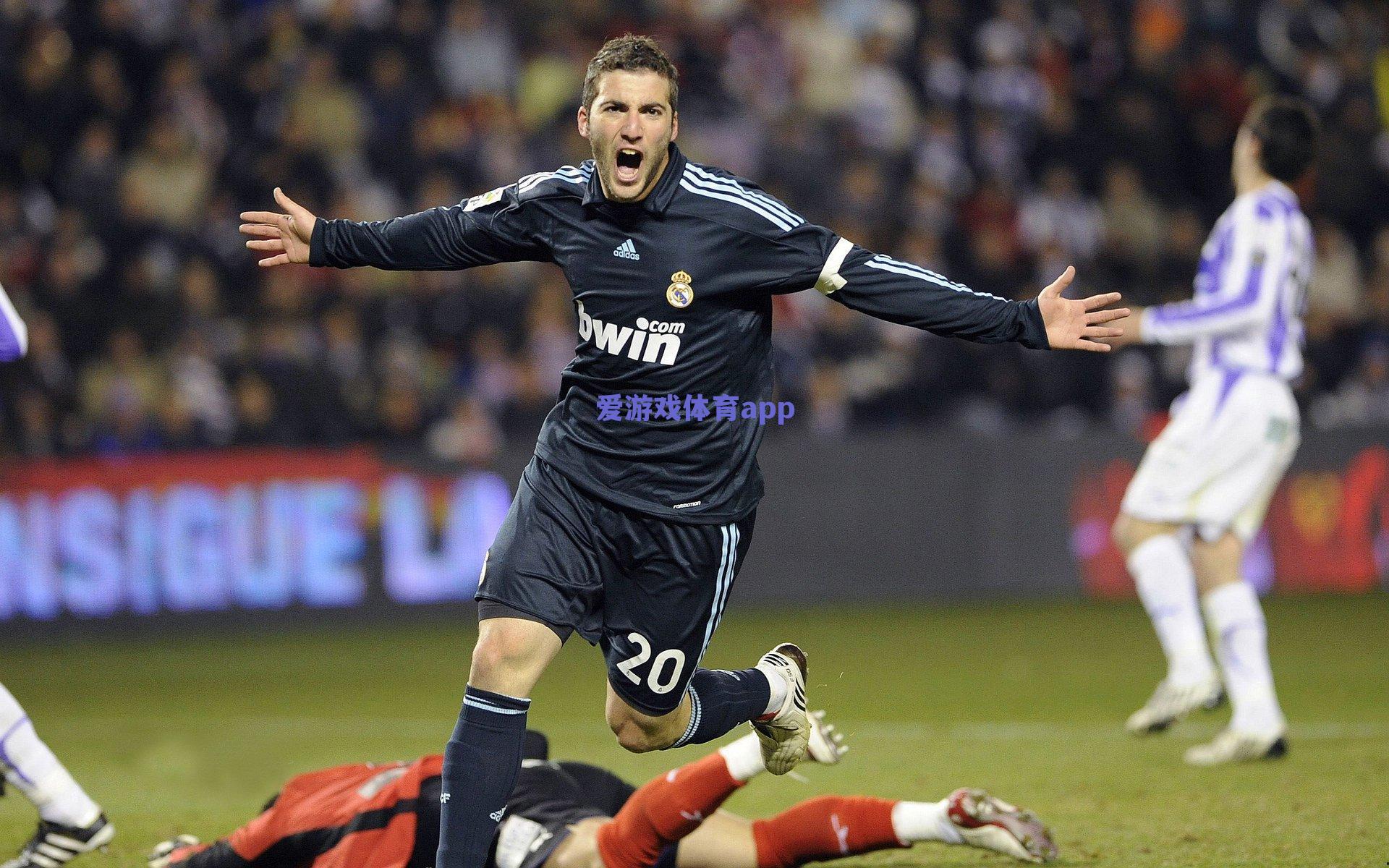 爱游戏app-复盘，恩里克凑齐巴萨防守短板，西班牙不能这么踢