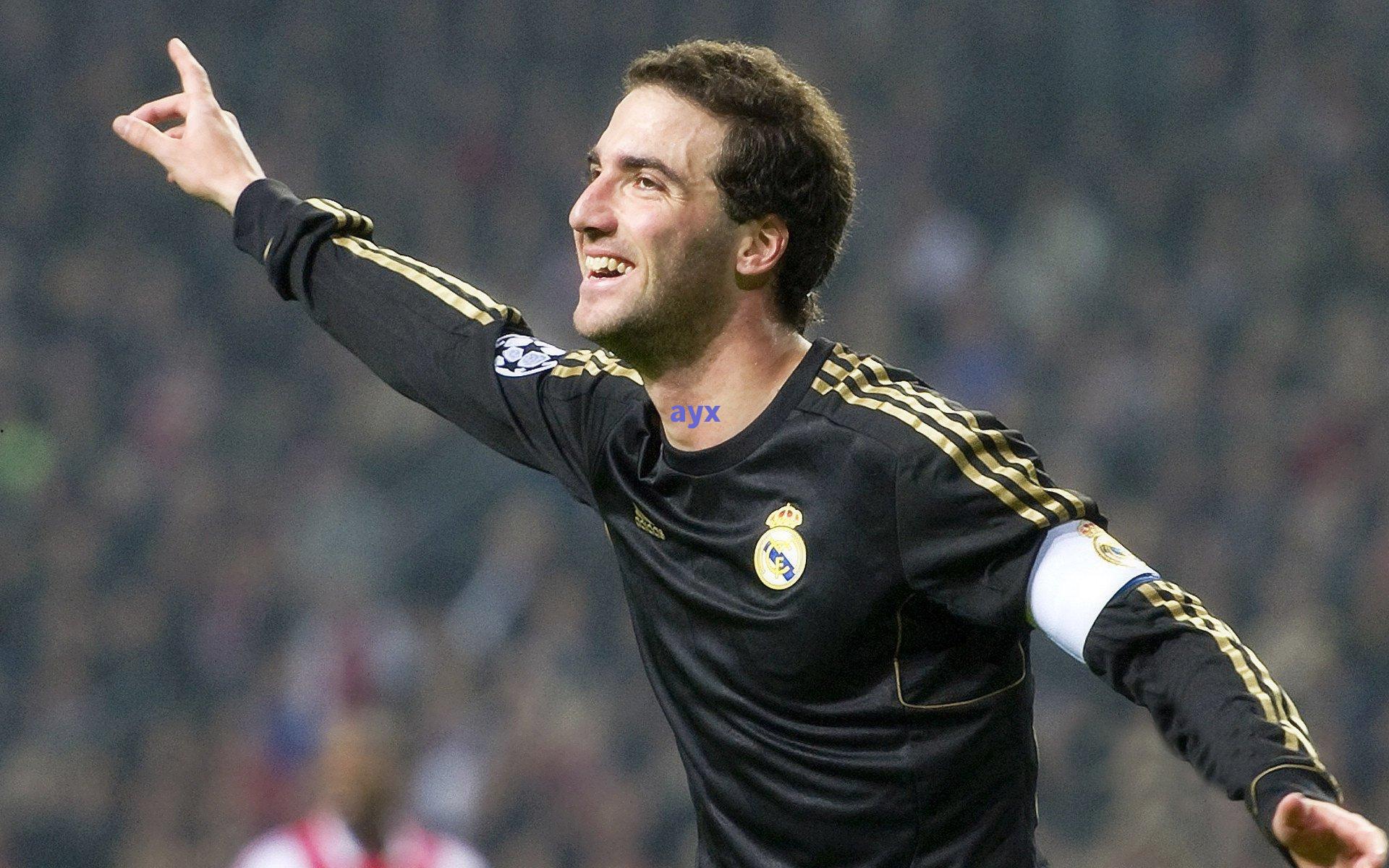 ayx_足球趣味漫画走红，萨卡与萨利巴伤愈后笑问，我首发呢？